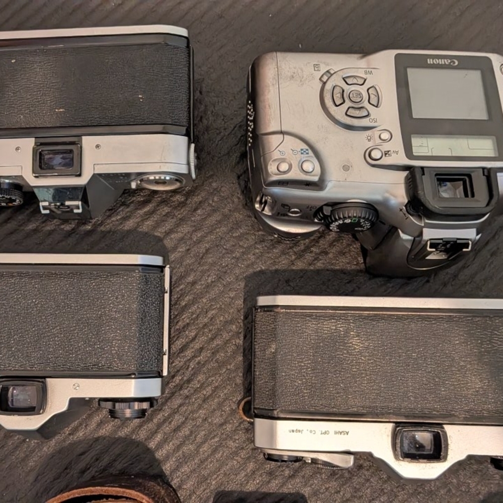 Canon Black and Silver Camera Set - Picture 11 of 11
